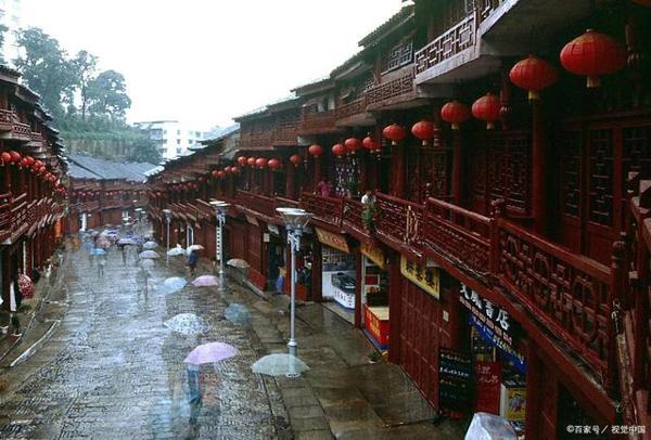 二年级写景作文:说说你见过什么样的雨,当时是怎样的情景 1